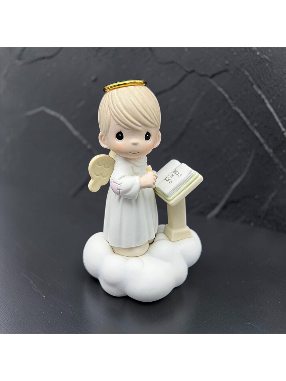 Vintage Precious Moments 104210 Jesus Is Born Angel Figurine 2002 Enesco
